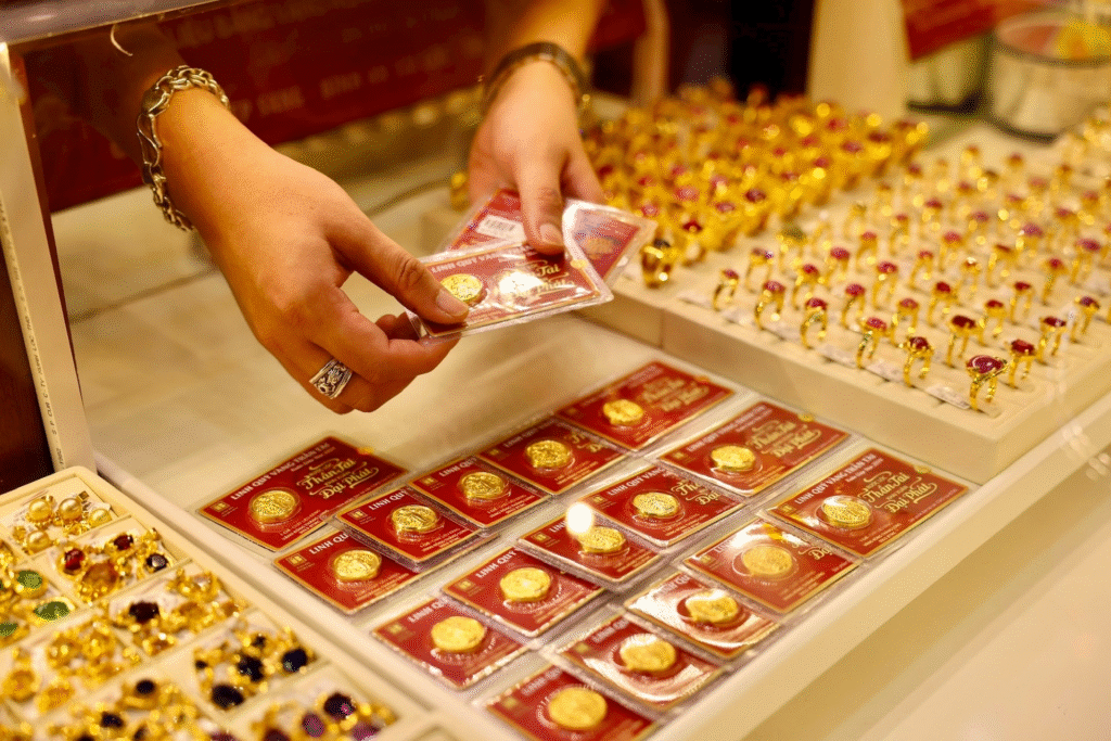 Vàng trong nước đồng loạt giảm sâu